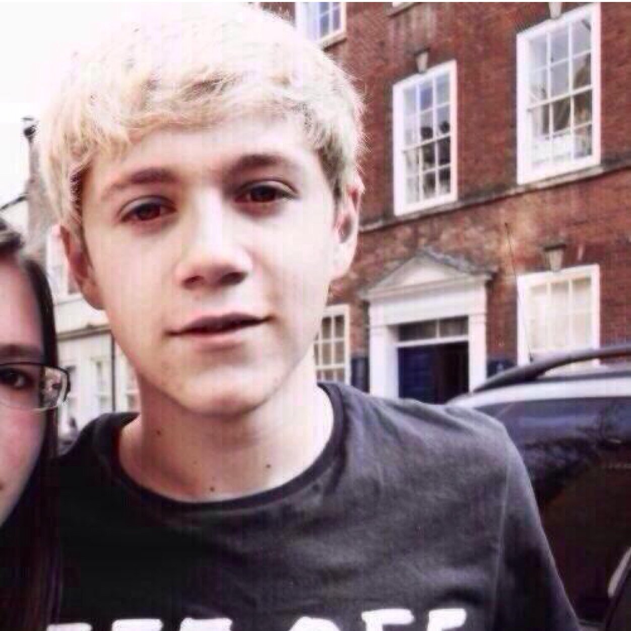 FOLLOW @sniffleyniall PLEASE
