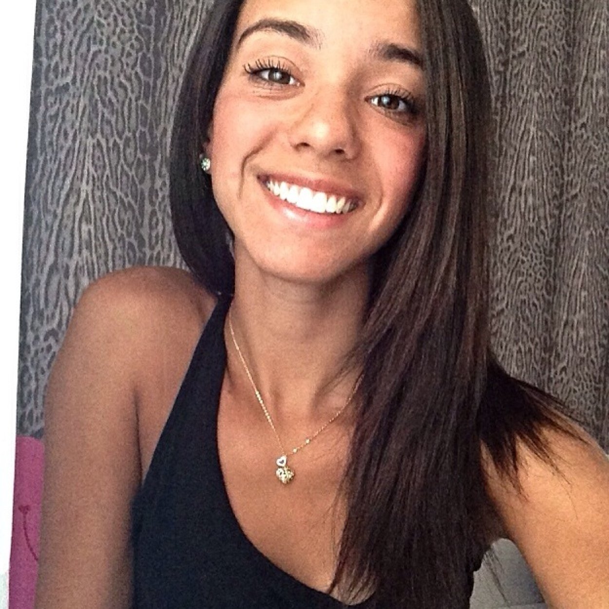 ''Qual a paz que eu não quero conservar para tentar ser feliz..''

instagram: @sanchesgreta