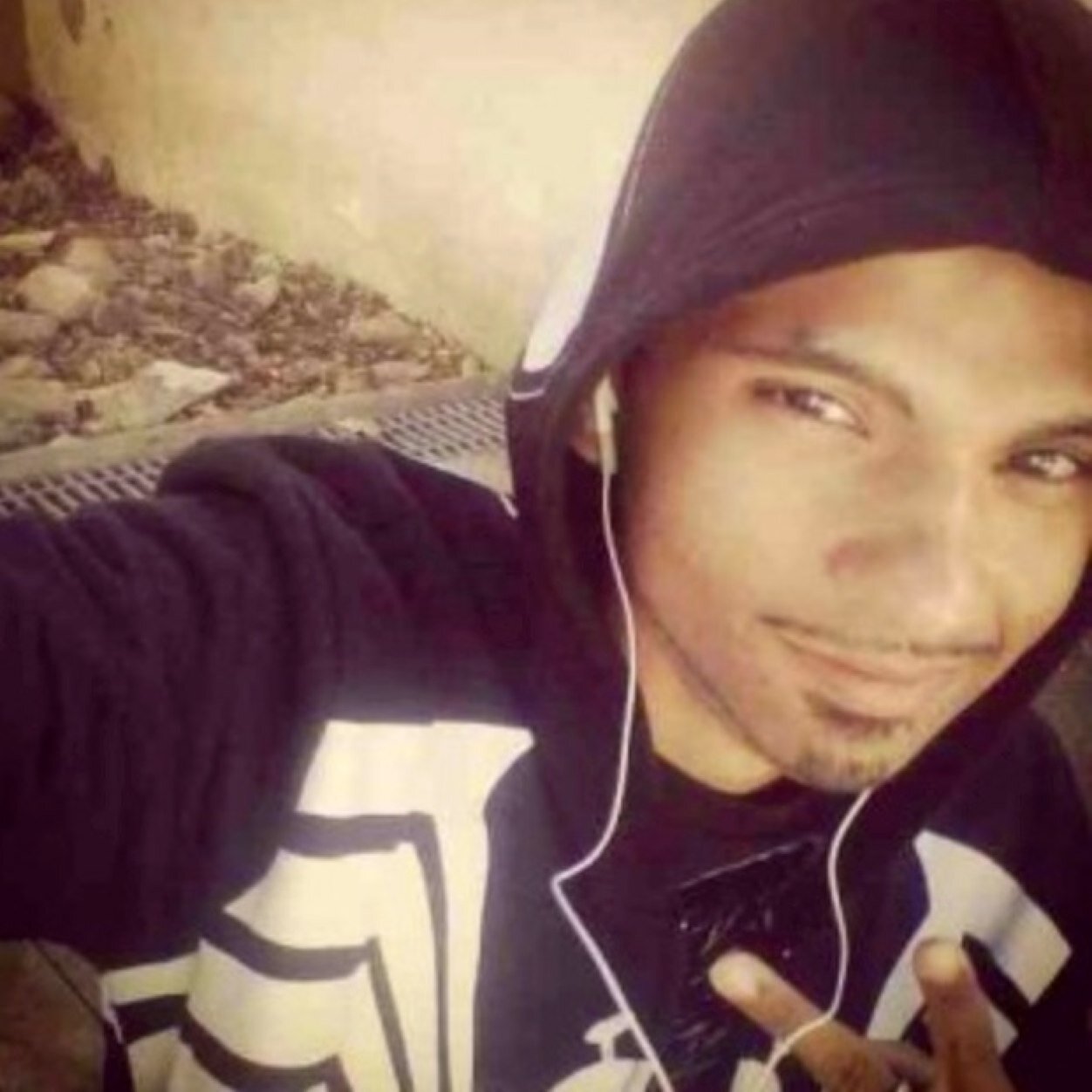 I'm 25,a writer, I listen 2 all types of music, I♥#trance,I'm a Rebel,I say what ever is on my mind. #instagram #scorpio88  #zatoni #teamgay
