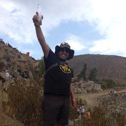 Primero que todo Padre de Mi Julieta, Prevencionista de Riesgos trabajando en la Cordillera.. ALBO de Corazón, me encanta la música, las cervezas y mi mujer....