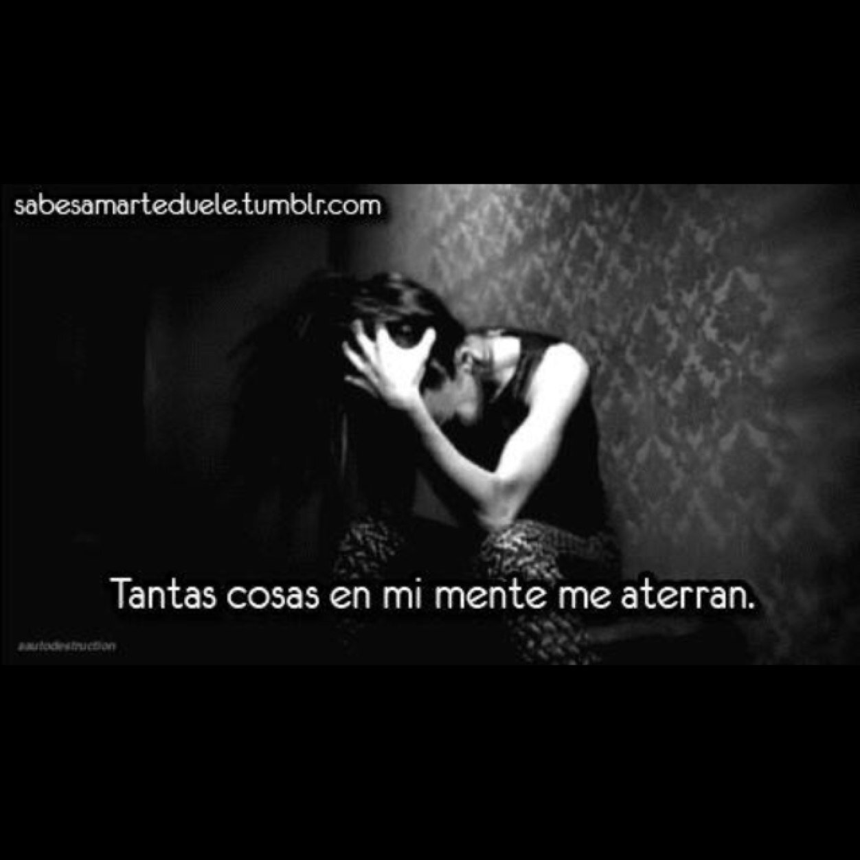 No hay nadie conmigo, estoy sola.