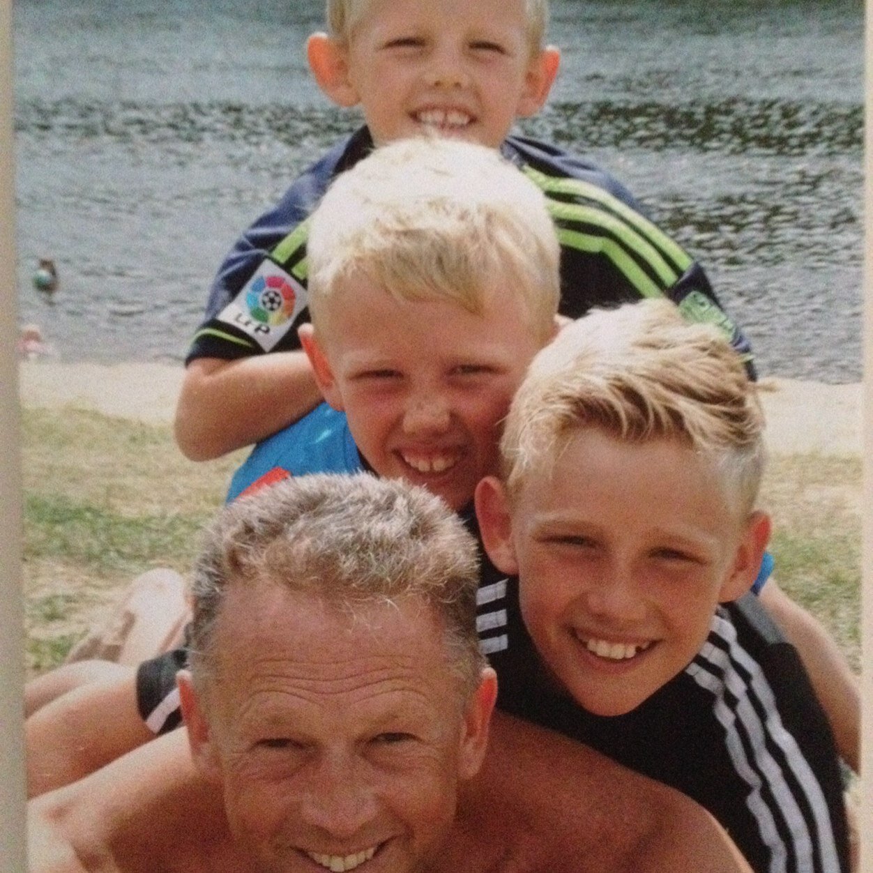 Commercial Property Surveyor - husband to Nicki and dad to our 3 great lads - enjoys cycling/keep fit/running - WRU/TeamSky/Scarlets/Everton supporter