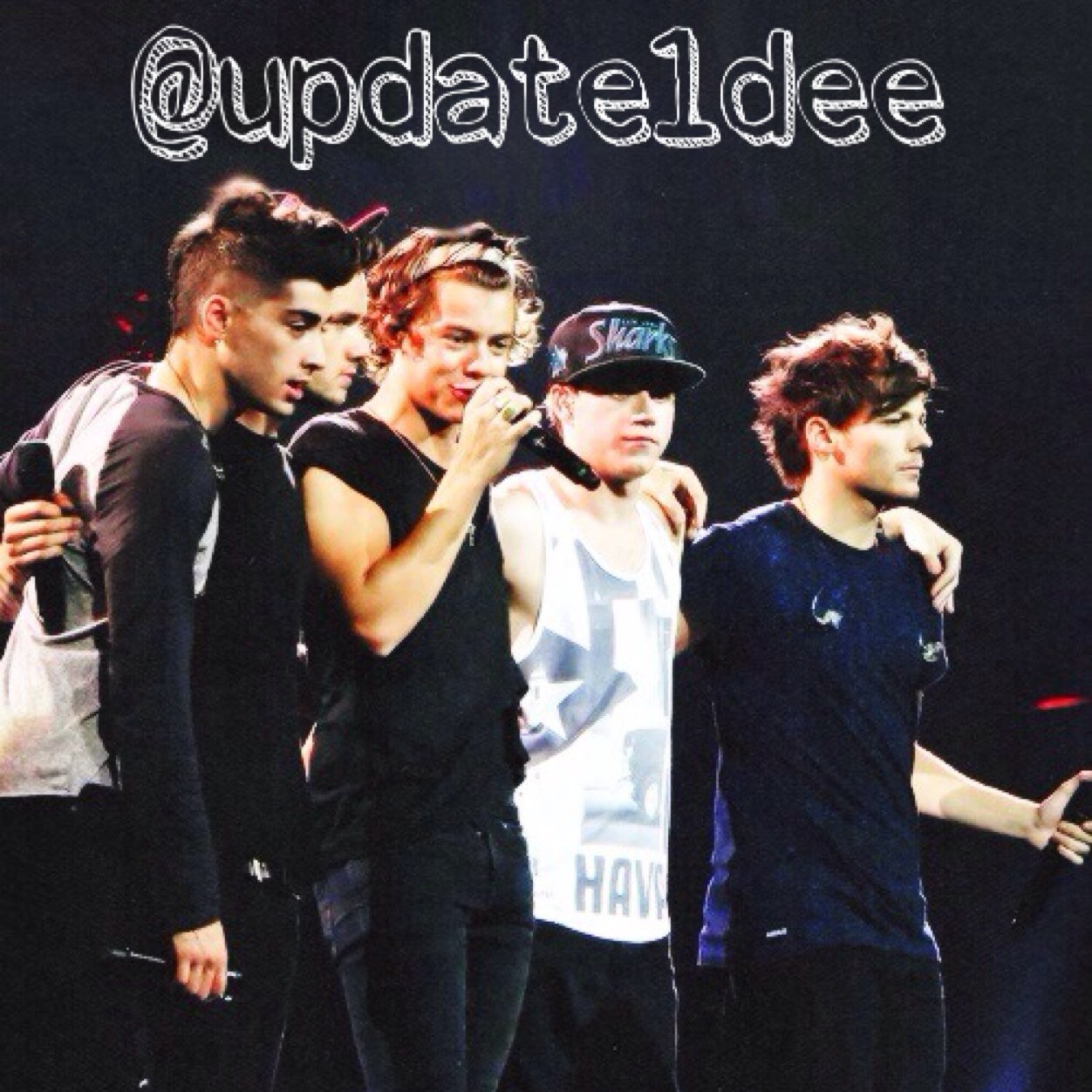 Two girls tweeting the latest 1D Updates, Latest News, Pictures ∞ All the up to date info on the boys! niall/5