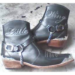 kerajinan kulit, kulit asli, melayani berbagai macam produk dari kulit. sepatu, sendal ,jaket, dompet, tas, ikat pinggang, dll. cp:085740667757 / 02746555011