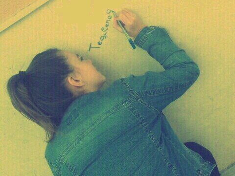 Hermana9.♡MCV15♡'Me haces volar alto como el cielo entre tantos besos y caricias por el pelo'¿Prometes?Pues cumples.Si no la quieres,no la enamoras.