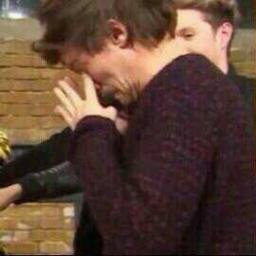 FOLLOW @LiamsperfectD BECAUSE SHE GAVE YOU A FREE FOLLOW! SHE FOLLOWS BACK! DON'T WORRY!
