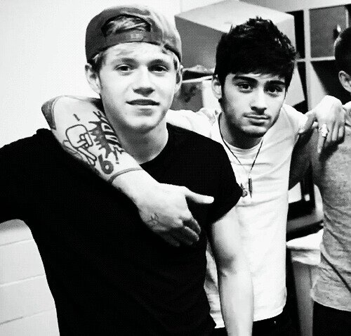 Hiiiiiiiiiiiiiiiiiiiiiiiii, Niall,Harry,Zayn,Louis,Liam Follow Me pleasee