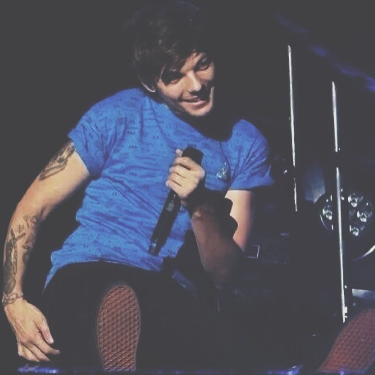 FOLLOW @littleIou please :) unfollow her and i'll unfollow too x ily