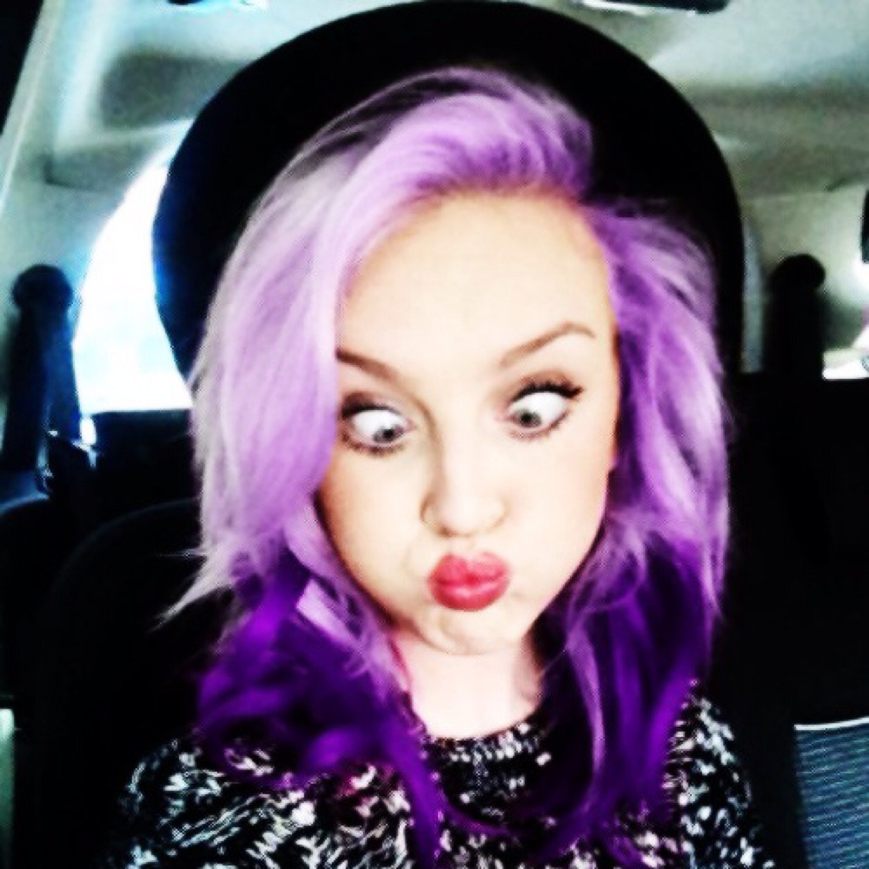 18. Princesa de leap. Mitad lobo, vampiro y ángel. I'm lightweight easy to fall... Easy to break. #HPRG