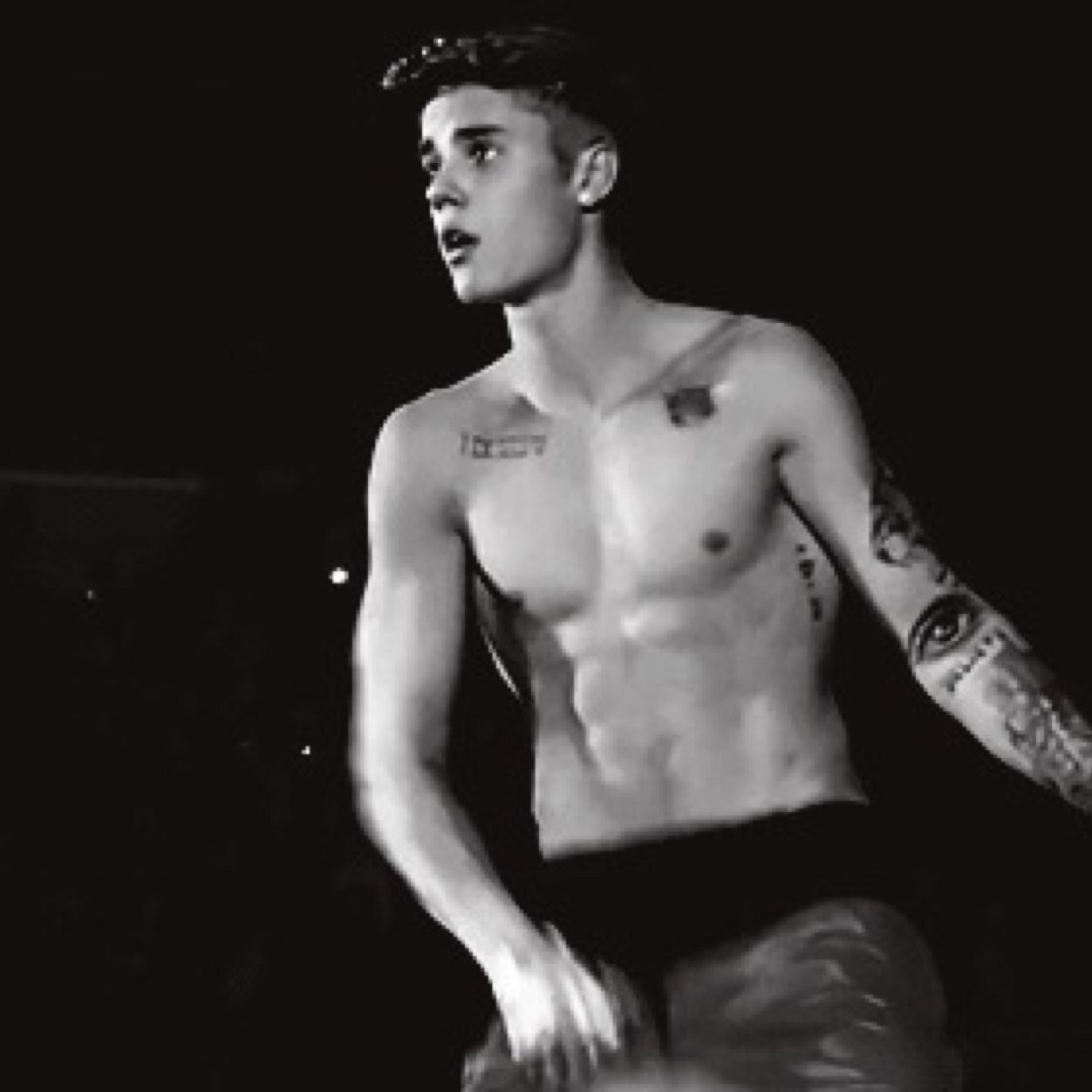 justin drew bieber • etero • single.