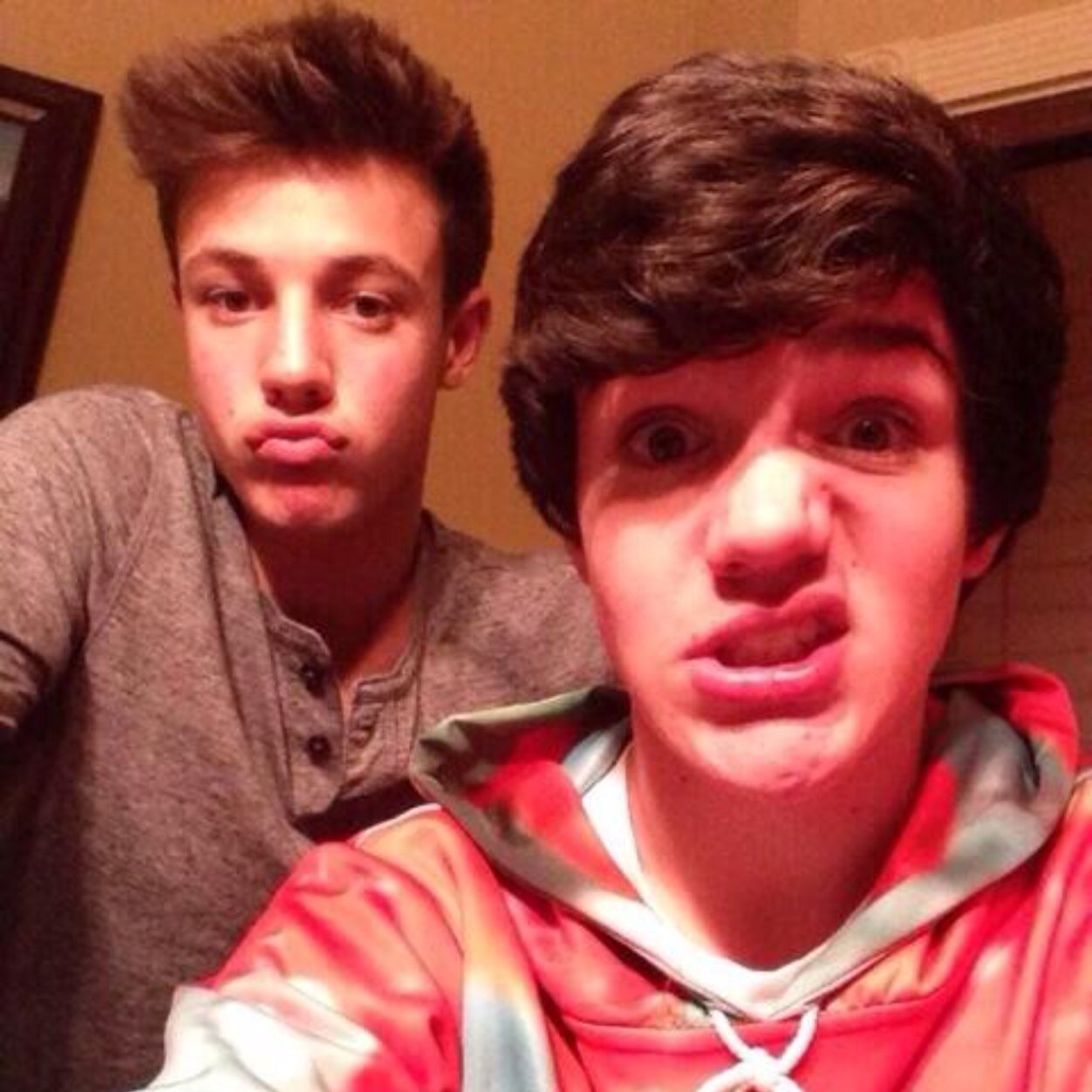 Heyy i just gave you a free follow Please could you follow @magcondallas_ @magcontouk_ they follows back !!!!!