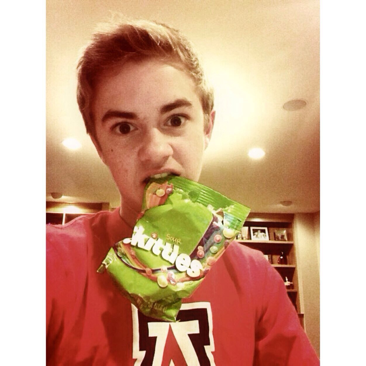 Free follow for you lovelys. Go follow @desiredgrier i follow back :*