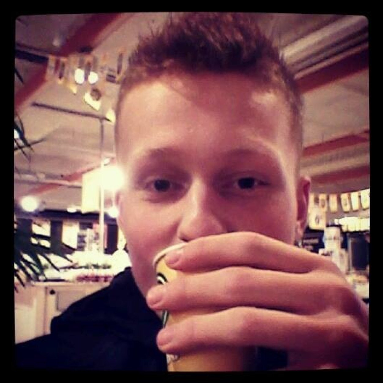 Official_LarryL's profile picture. 