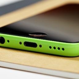 WinEeniPhone5C's profile picture. Maak kans op één van de twee iPhone 5C's die wij weggeven!