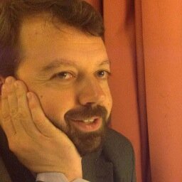 Premio a la mejor joven iniciativa empresarial de Castilla y León del 2003. Contador de historias.