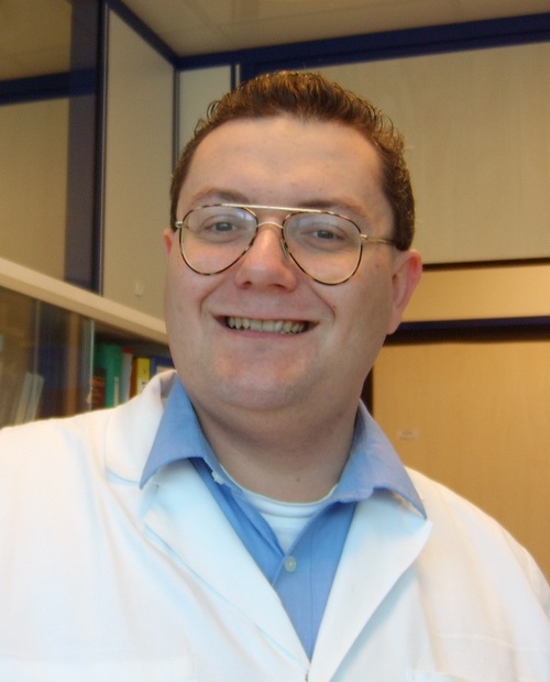 Partage son temps entre la Touraine et la Nièvre. Technicien en développement pharmaceutique et bridgeur. Mes journées sont donc bien remplies