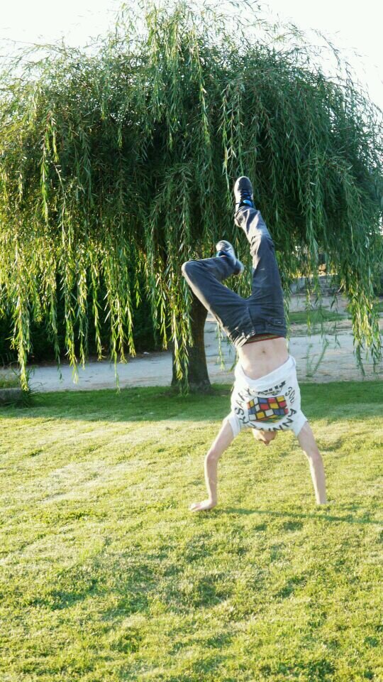 adrianbottois's profile picture. Guinaldes estudiante de Ingenieria Quimica, conocido como el niño La Fragua