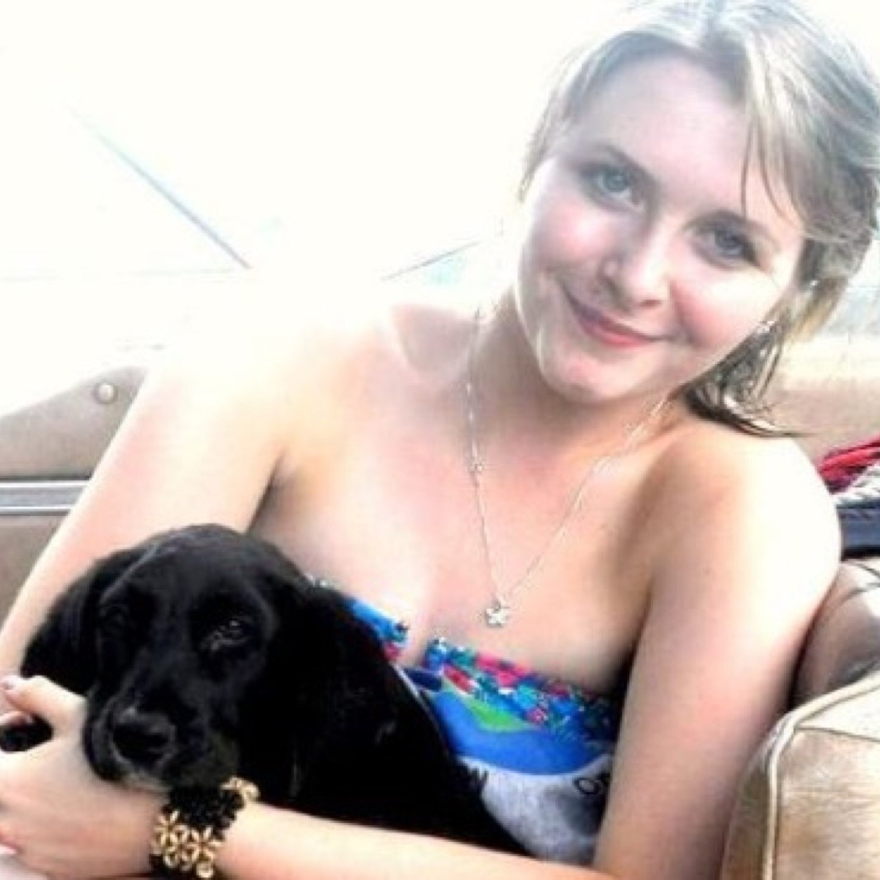 Angiee593's profile picture. Whatever you do in life, do it with a smile :)