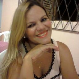 Libriana descidida,as vezes uma mulher forte e muitas vezes uma menina desprotegida.