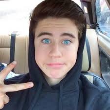 just a girl that loves Nash Grier! The magcon boys have runied my life but i don't regret anything! NASH GRIER FOLLOWS! :)