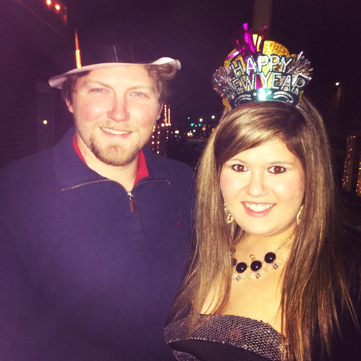 LiNDZ_ROBERTS's profile picture. Readers' discretion is advised.