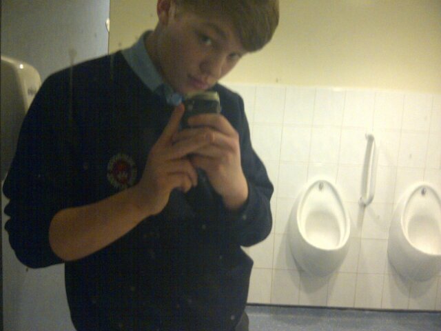 Just an average lad from yorkshire love my sports and my women