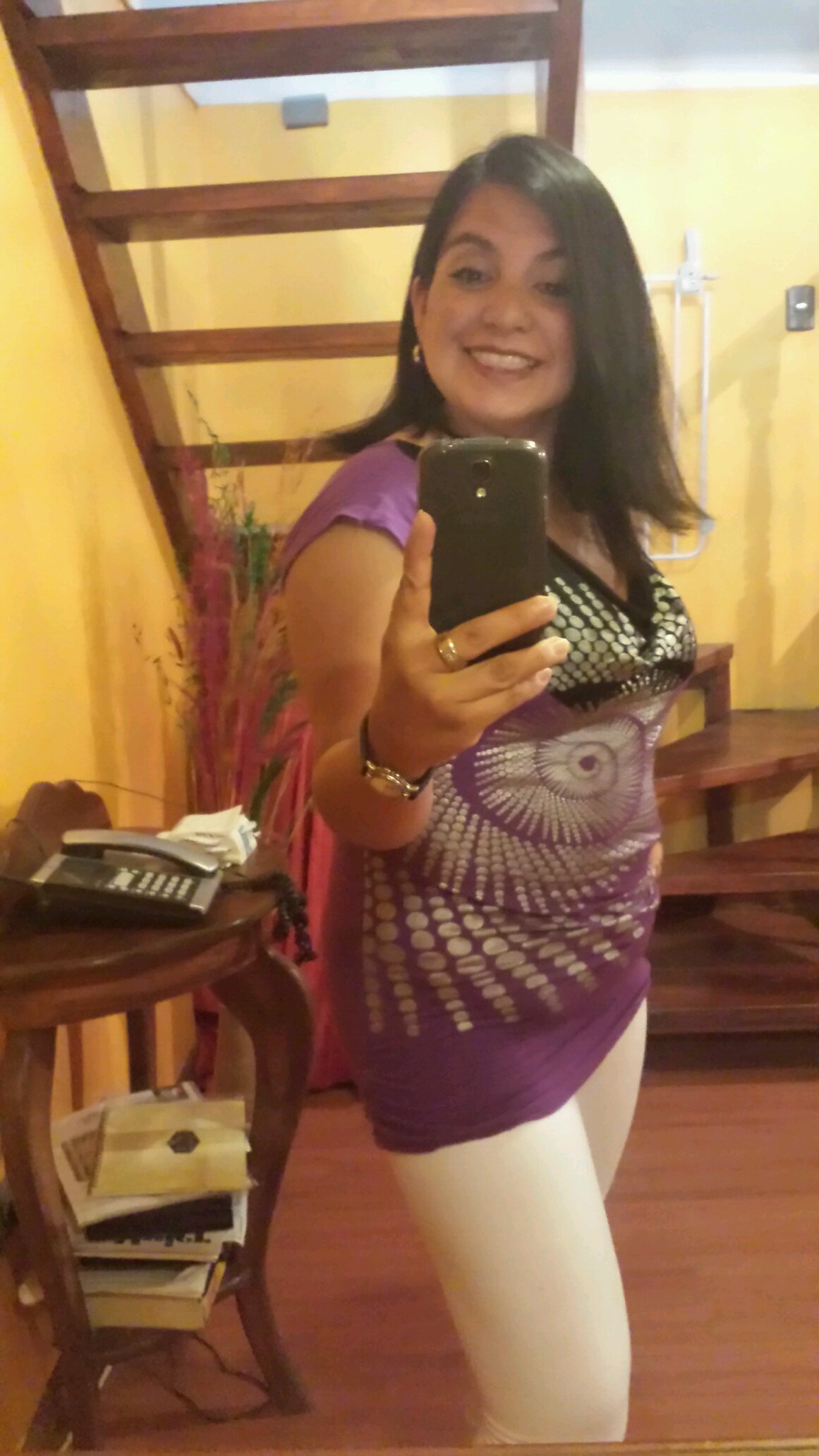 Relacionadora Publica, comunicadora y empresaria....esposa, madre, hija, hermana me gusta los animales odio las injusticias y las mentiras..excelente amiga leal