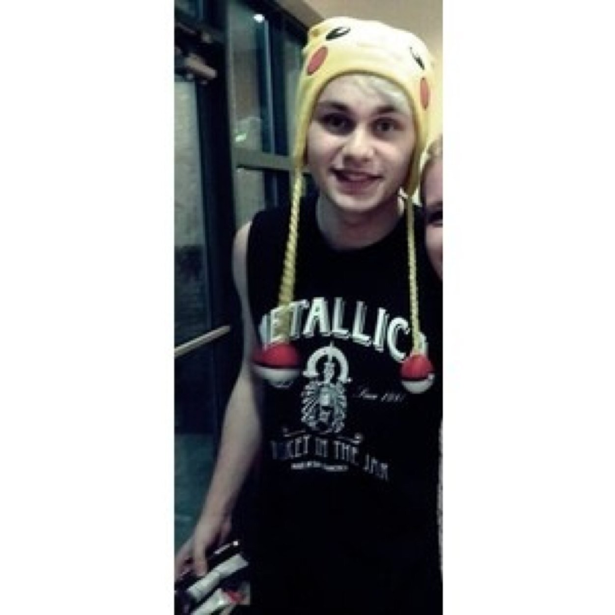 follow @twerkitmashton ily