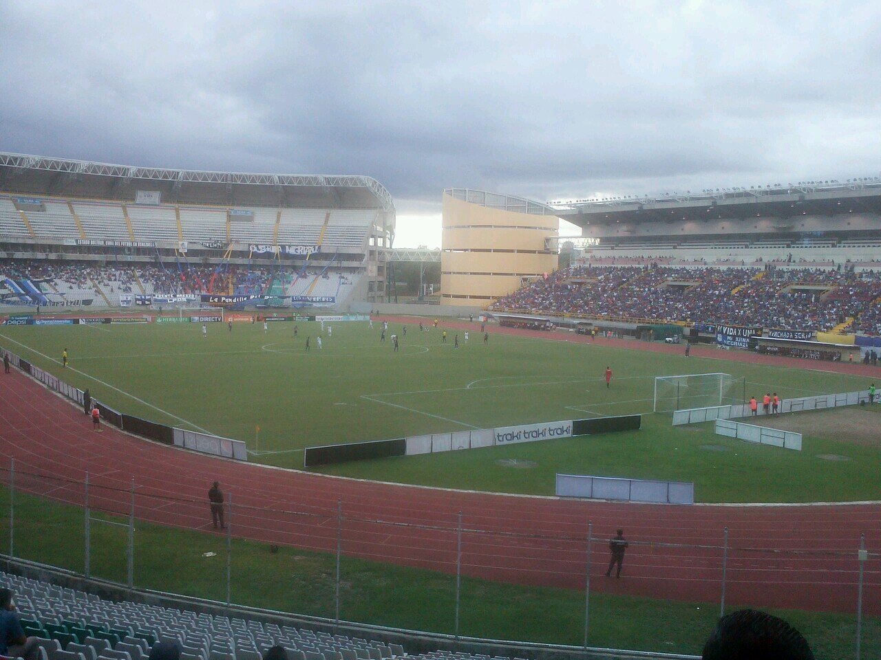 orgullosante negriazul, amante del atletismo..