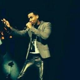 soy colombiana y amo  a romeo santos me gusta la lucha libre y adoro las telenovelas .