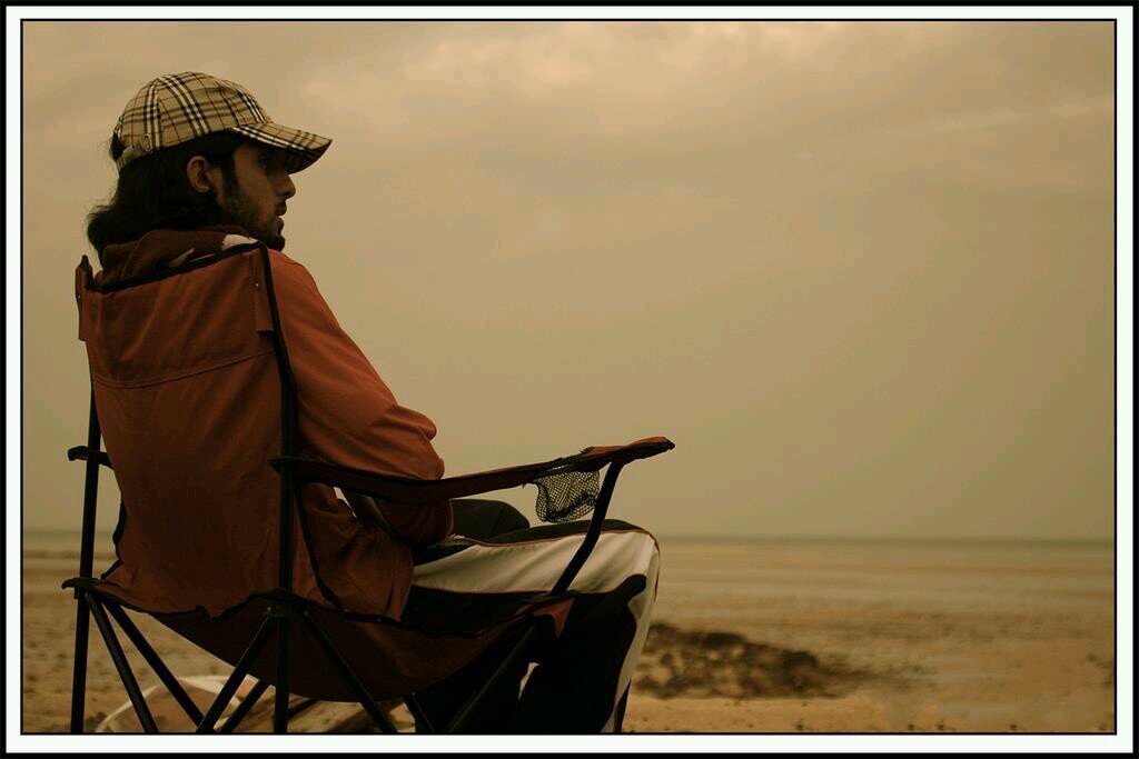 am99294970's profile picture. بعض النهايات , مُرة كالقَهوة , ولكنها تجعلكَ شخصاً مُستيقظاً , مُتنبهاً .