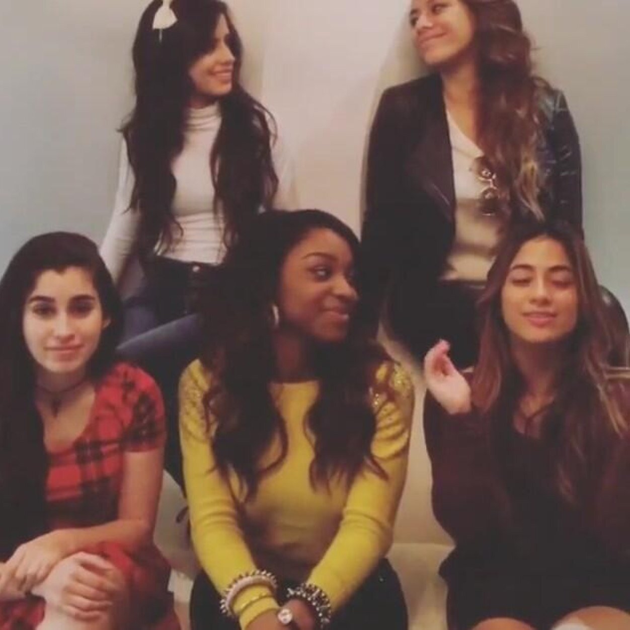 Free follow ! Please follow @HarmonyNutella thanks :)