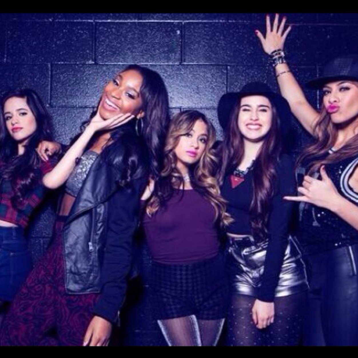 Free follow ! Please follow @HarmonyNutella thanks :)