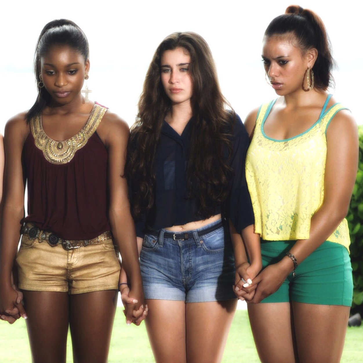 Free follow ! Please follow @HarmonyNutella thanks :)