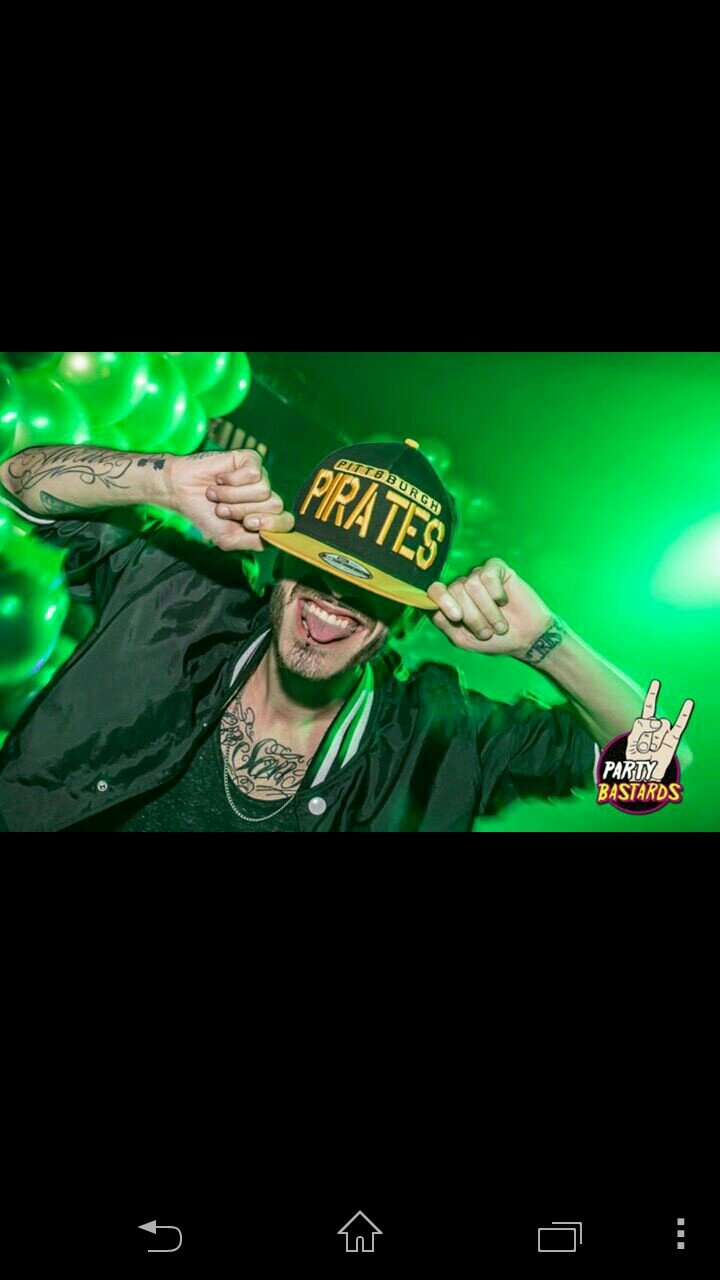 Photographer y Filmer de profesion / Dj y Mc por necesidad.