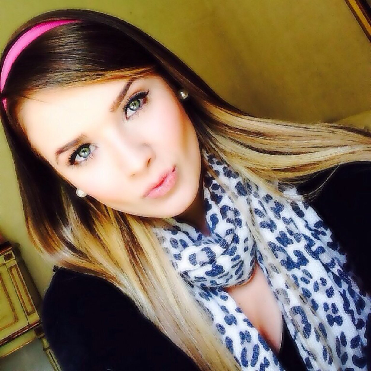 Hello , we are an official Fans Club in United States dedicated to Kimberly Dos Ramos , we love she a lot , our dream is to follow us.