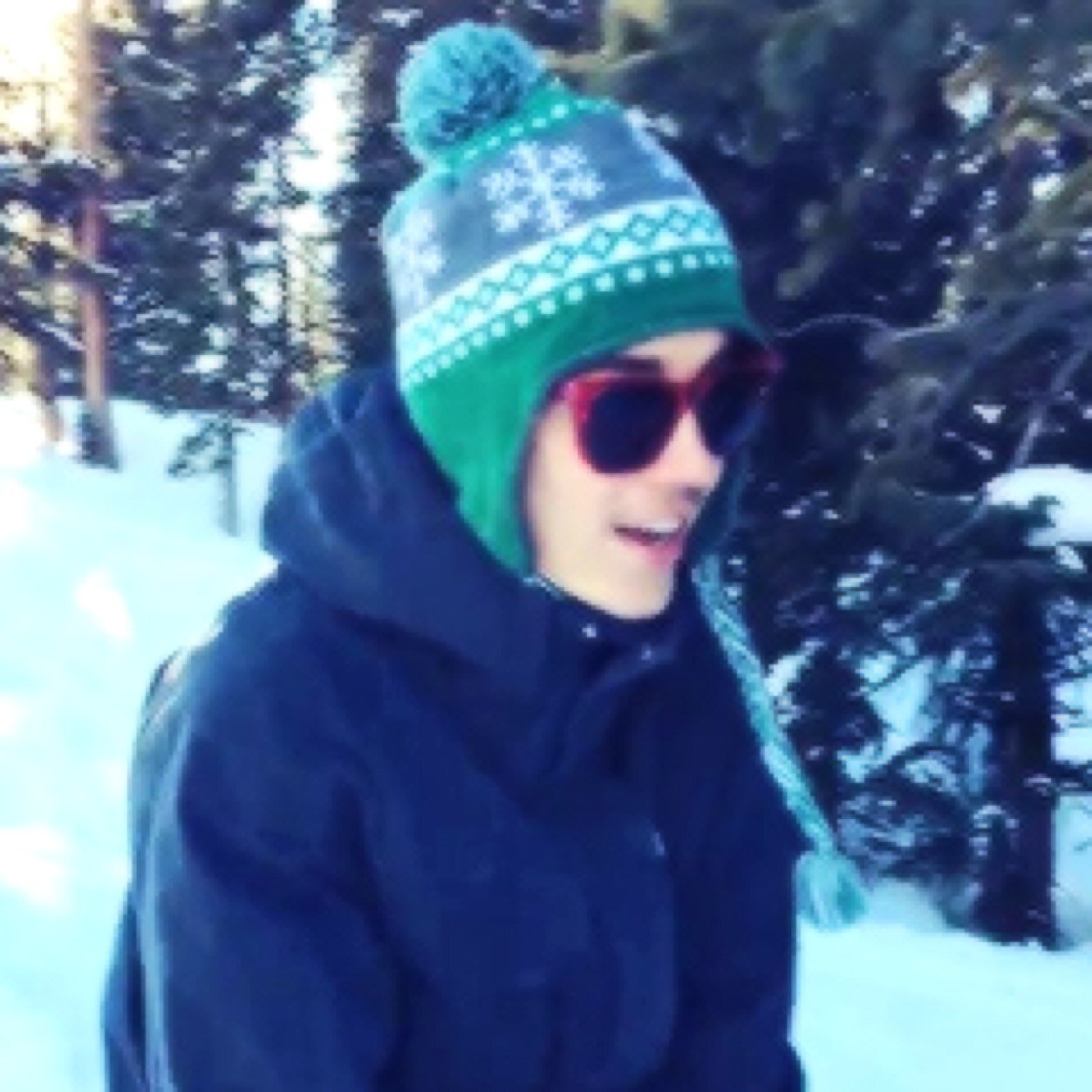 Seen justin 7/3/13. Lil twist followed on 11/7/13 @ 08:51am