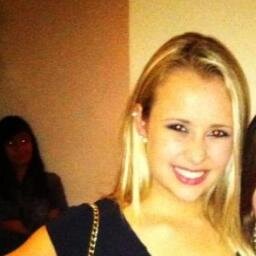 Não sou de negar sorrisos, sejam eles de puro afeto ou sarcasmo.
