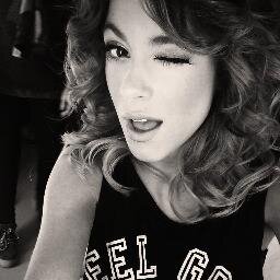 ://www.facebook.com/pages/Violeta-oficial-venezuela/439074376194560: estoy donde voz esta en twiter siguemeyle sigo de buelta