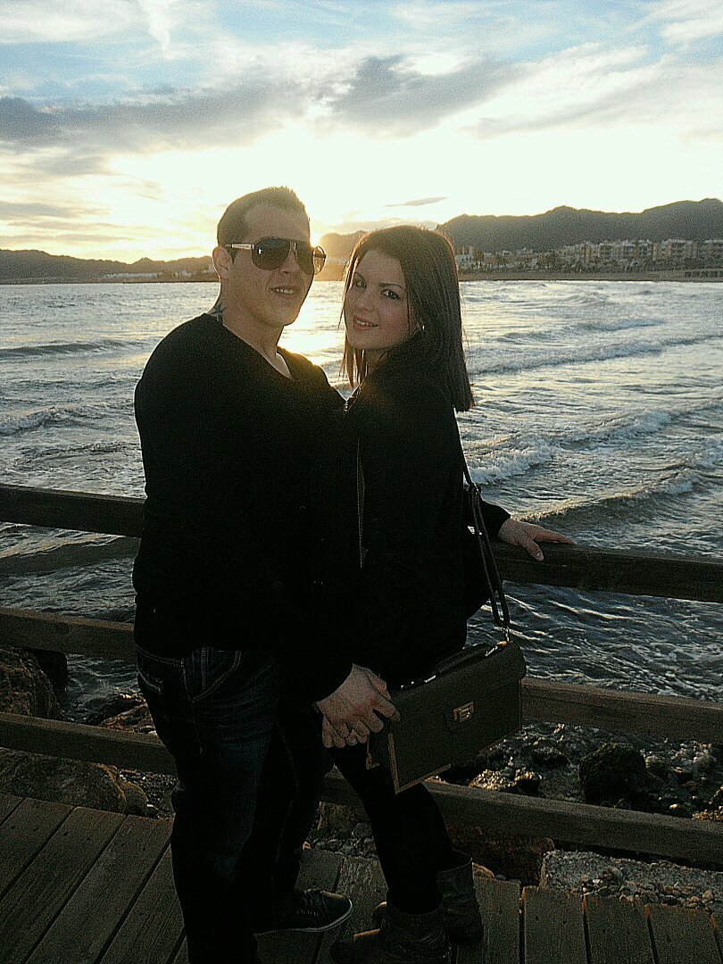 Enamorada de la vida :) viviendo los mjores momentos d mi vida a tu lado TQ