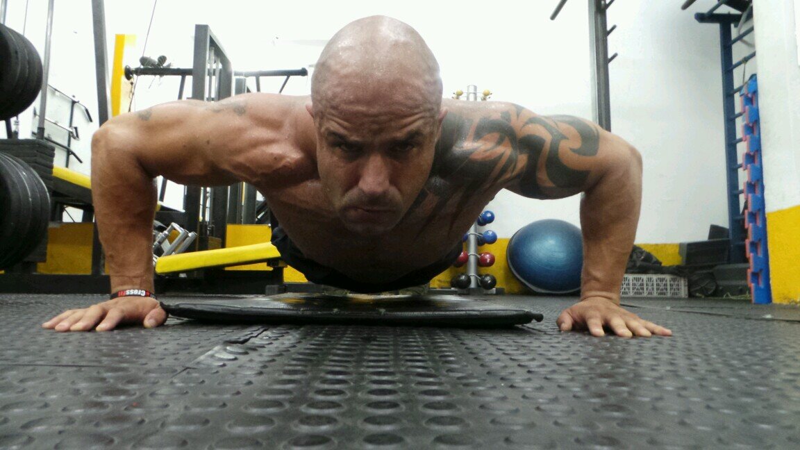 Profissional da area de Educação Fisica e treinamentos personalizados! Crossfitter vamos treinar??  Tel. 55 11 78124868 ID 25*9450