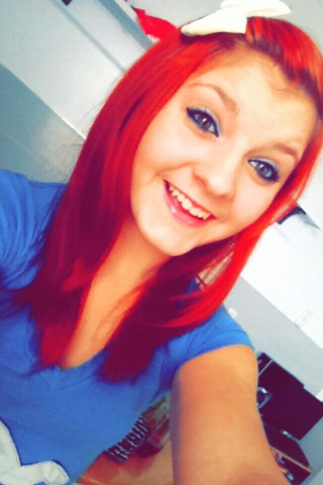 15, im a twin, im 4'9¼, single pringle my bestfriend is Liz! ♥