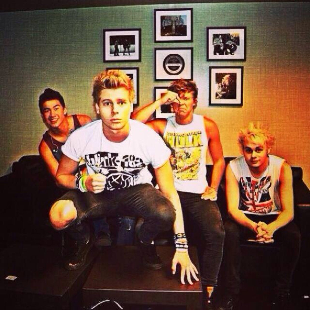 IM IN LOVE WITH ASHTON SOO MUCH PLEASE FOLLOW ME @ashton5sos 5SOS ARE THE BEST BAND IN THE INTIRE WORLD I LOVE YOU @ashton5sos @luke5sos calum5sos @michael5sos
