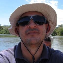 Comunicador Social,  Periodista y Magíster en Comunicación. Hombre feliz y agradecido con Dios.
