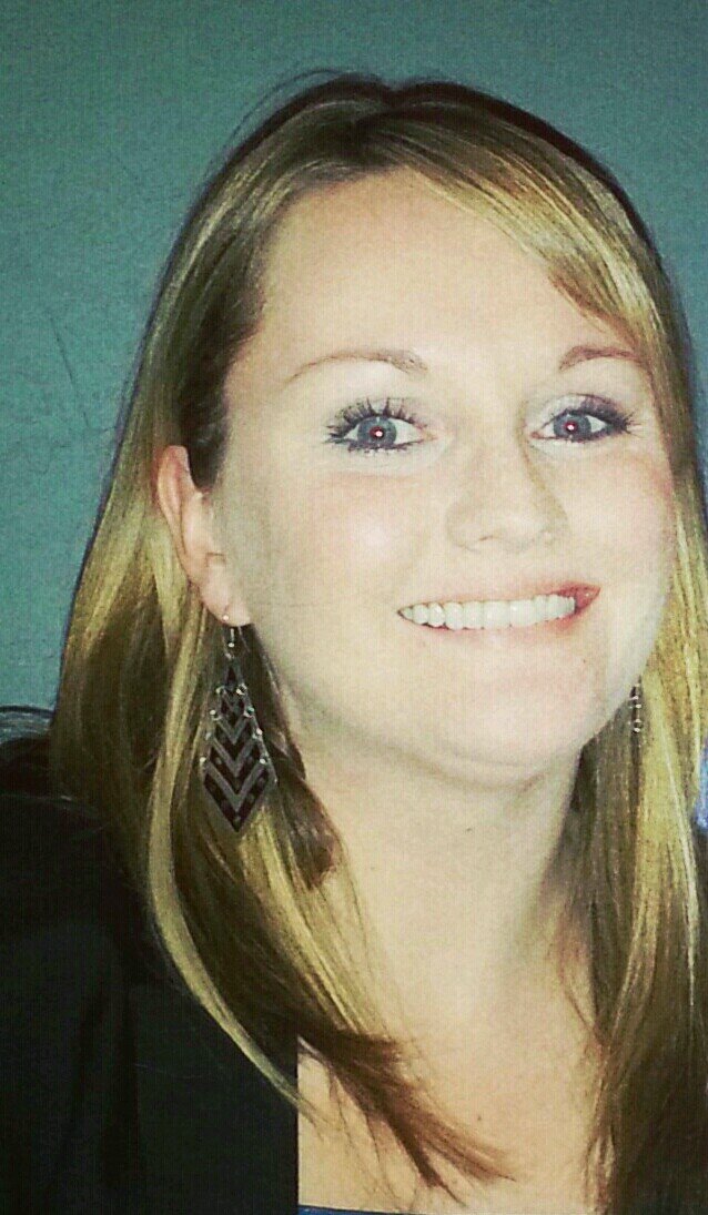 realemilymuniz's profile picture. 