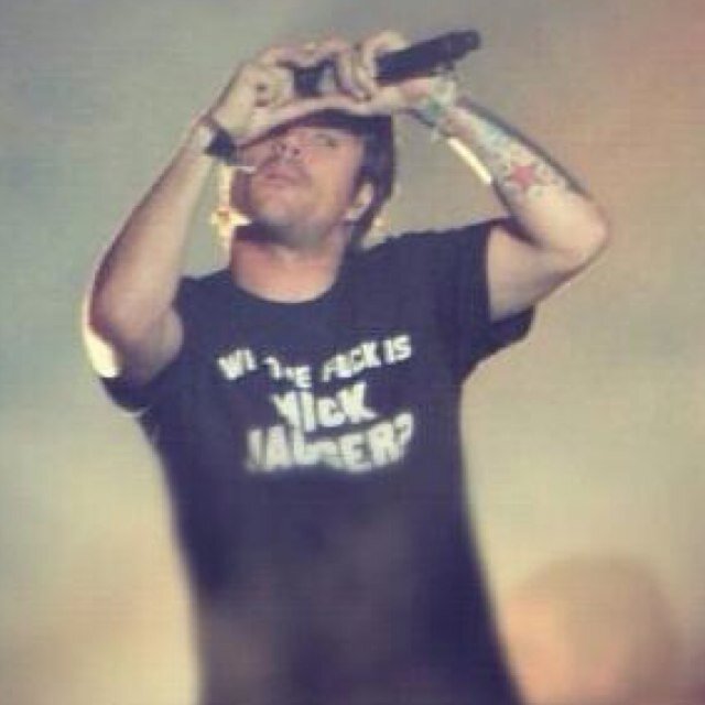 Completamente Enamorada del MAYOR amante de la música @_danielmartin_ 
G R A C I A S