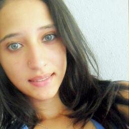 muito chata , muito chorona , muito dramática , muito confusa , muito mimosa .. Prazer eu (: