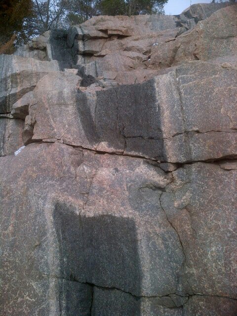A geology student who likes anime, reading books and watching the night sky XP