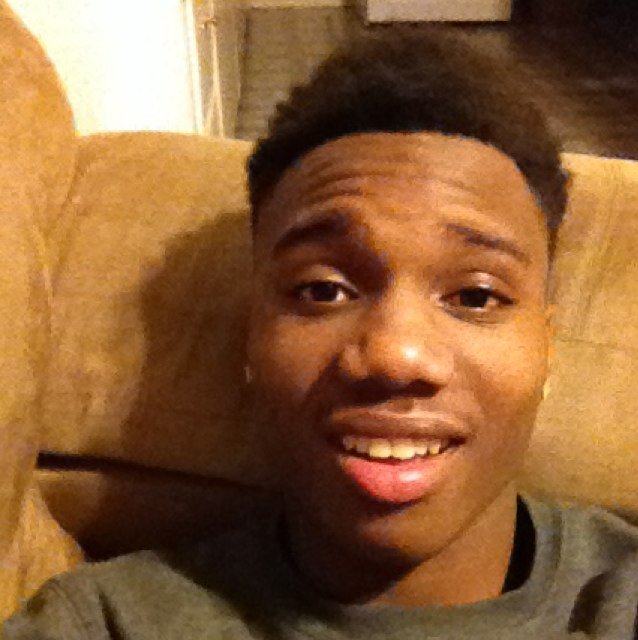 From chicago ill , Loves Football its my life , But plays Basketball & Run Track Fmoi @ayethatsdondon