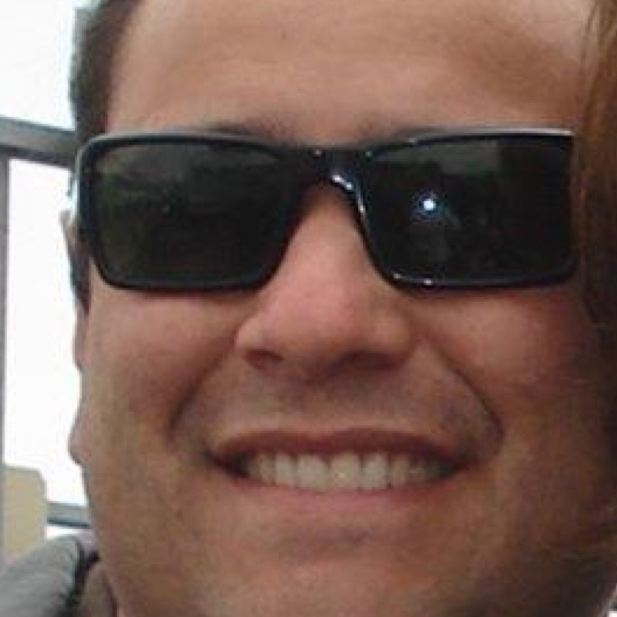 Empresario  de la construcción, fiel creyente en la familia como pilar fundamental de una sociedad